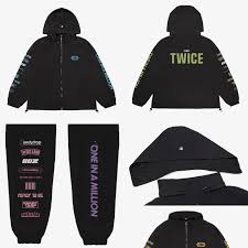 TWICE [THIS IS FOR WORLD TOUR IN JP] WIND BREAKER
